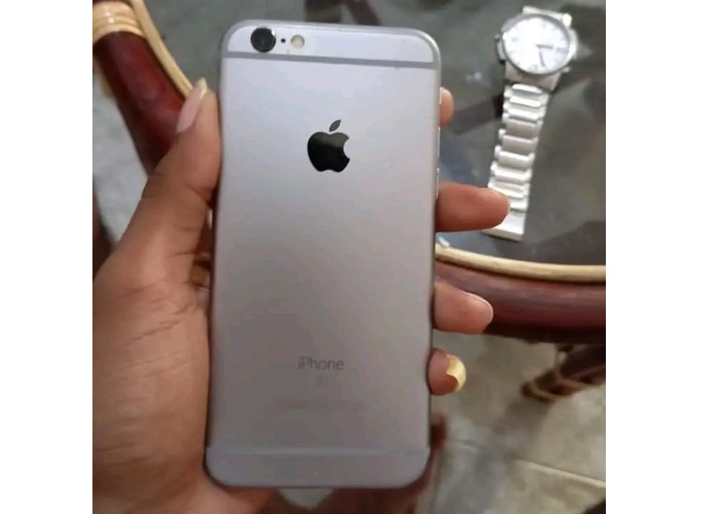 Apple iPhone 6S (Used)