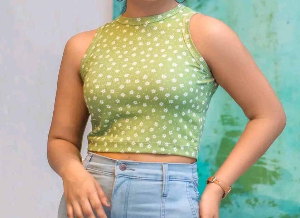 SLEEVE LESS RIBBED CROP TOP