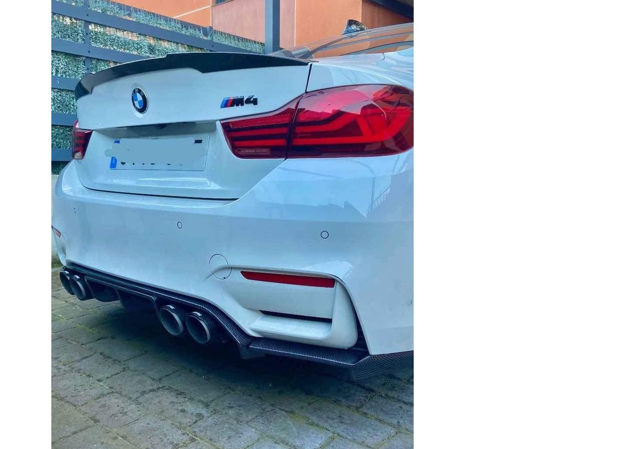 Bmw M3/M4/318i rear bumper ( Carbon Fiber look)