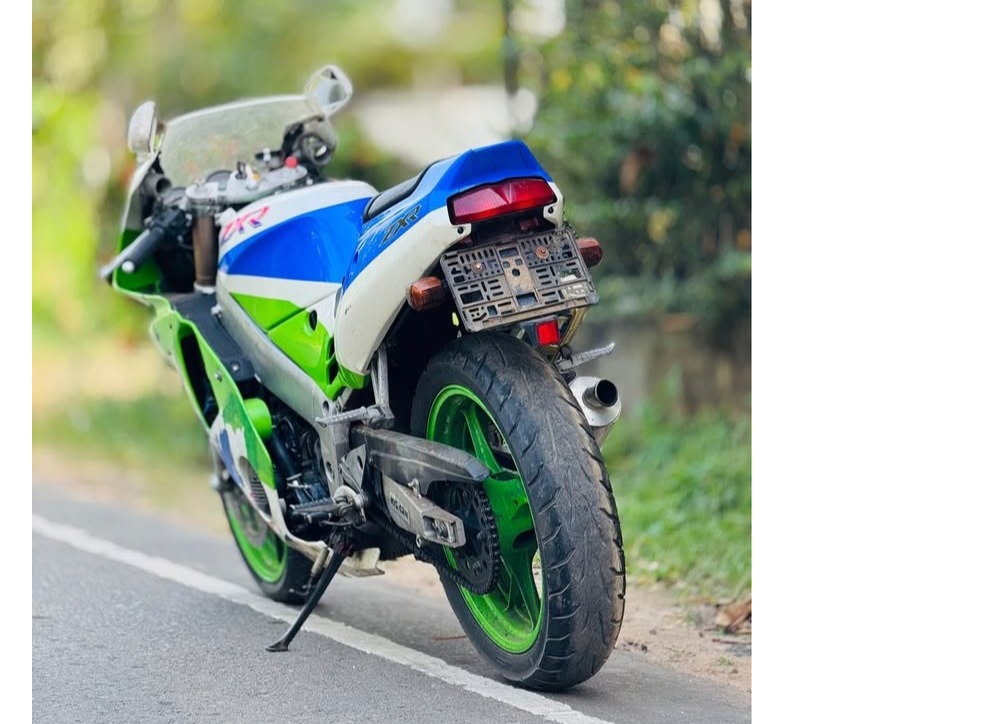 Kawasaki (Zxr250)