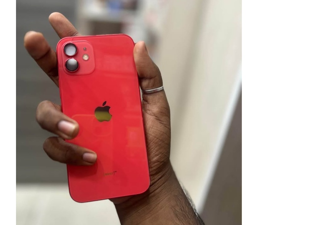 📱 Apple iPhone 12 (PRODUCT RED) – 256GB
