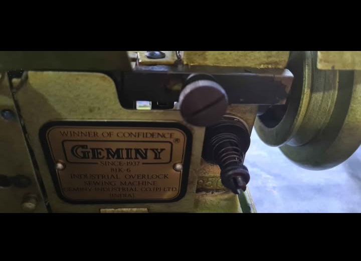 -Overlock machine-