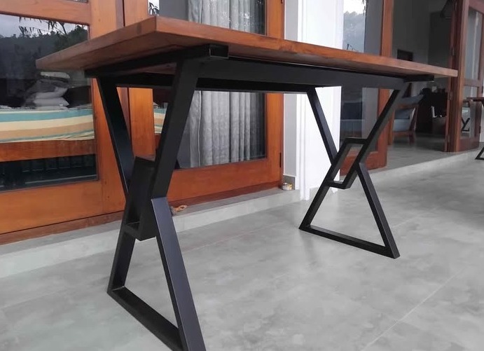 Wooden Table for sale 🏷