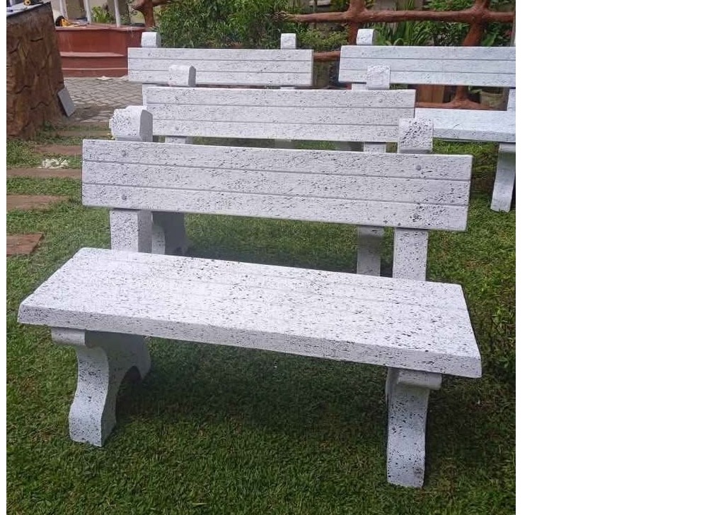 <Garden bench පටි බංකුව/කවිච්චිය>