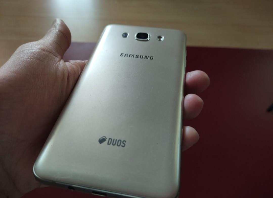 Samsung Galaxy J7 (Used)