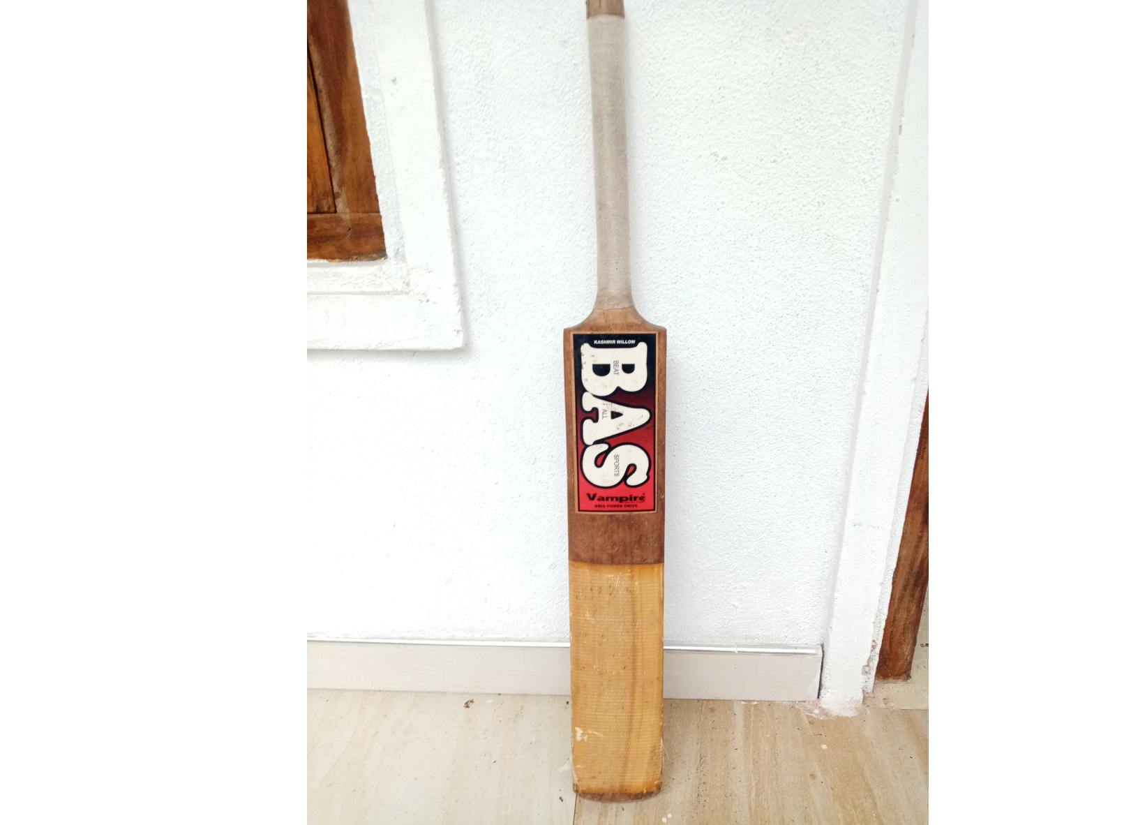 Vampire Bas Lether Cricket Bat/Kashmir Willow