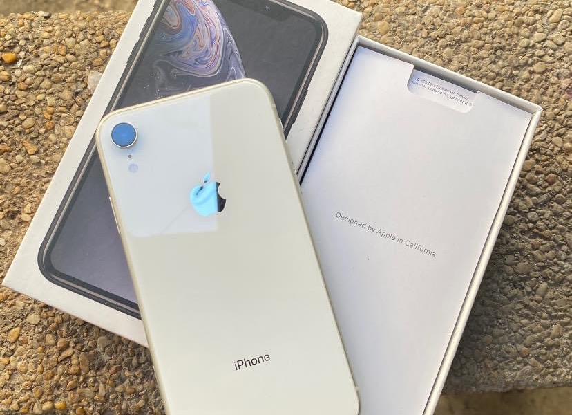 iPHONE XR 128GB