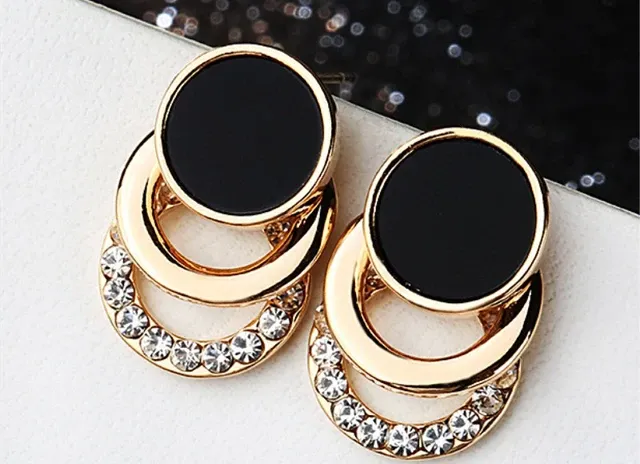 2024 New Fashion Round Earrings for Women Geometric Acrylic Crystal Stud Earrings Wedding Party Elegant Circle Charms Jewelry