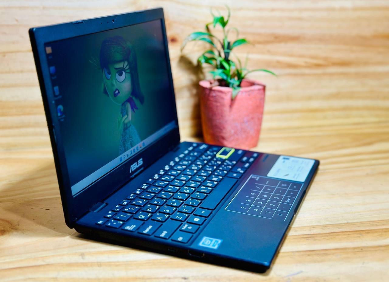 Asus i5 8th gen Laptop