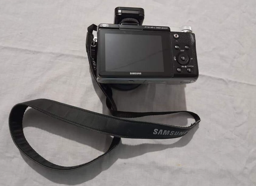 Samsung nx 3000 camera for sale