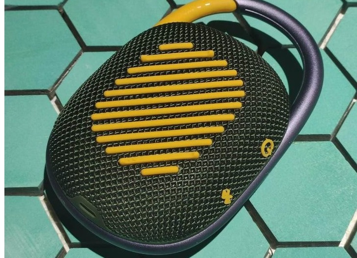 JBL blutooth speaker.