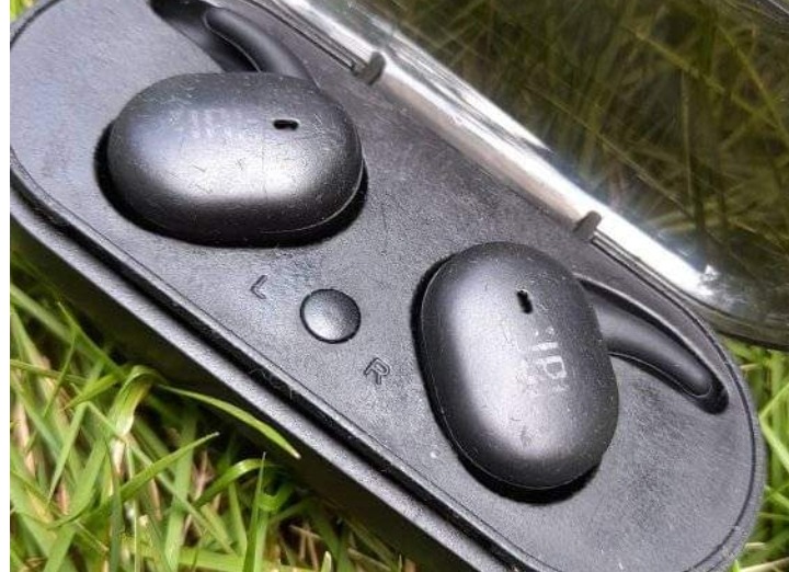 JBL bluetooth earbuds