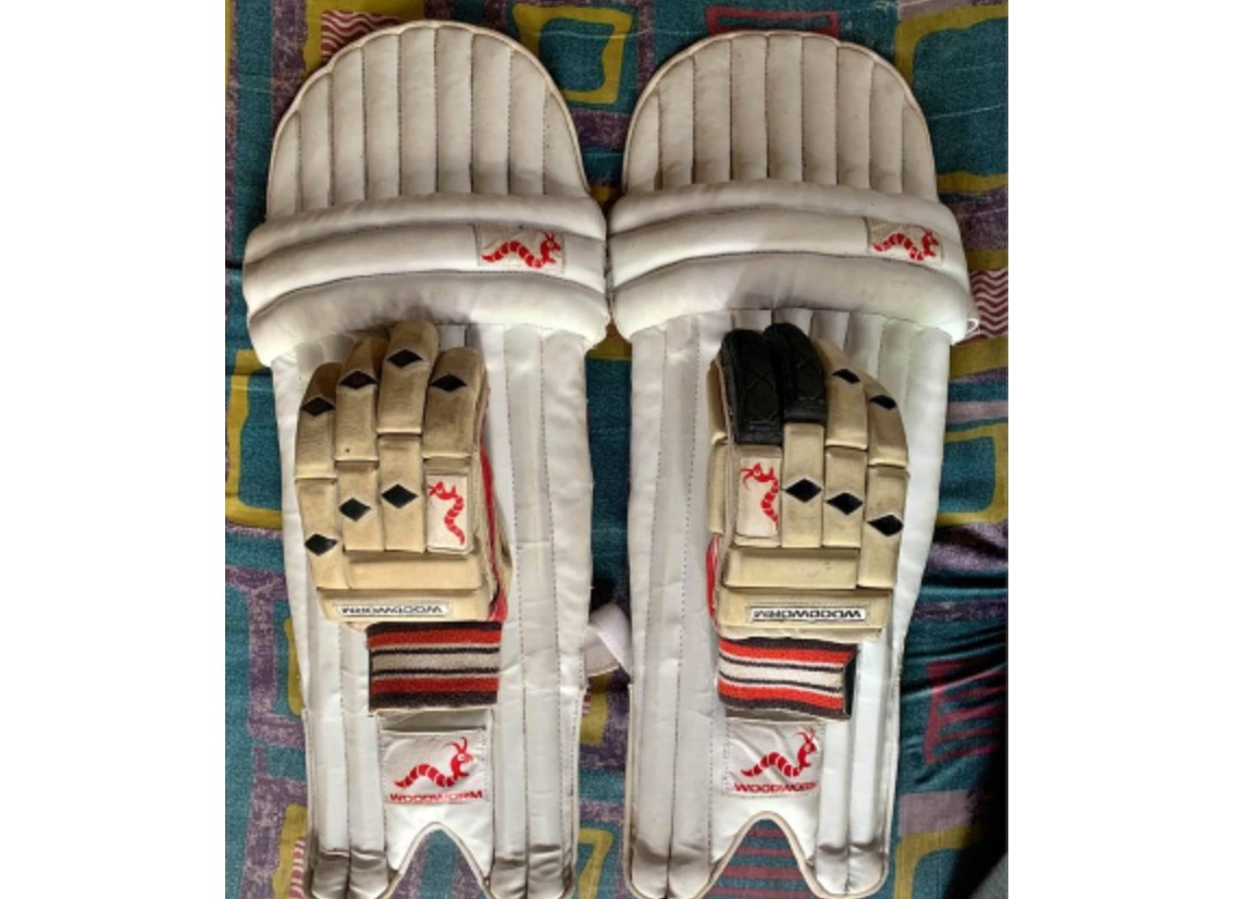 Cricket gloves & paf