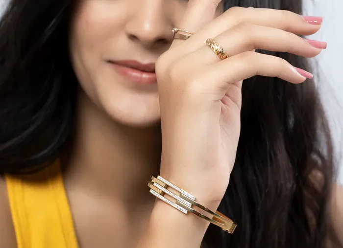 STAINLESS STEEL ELEGANT BRACELET