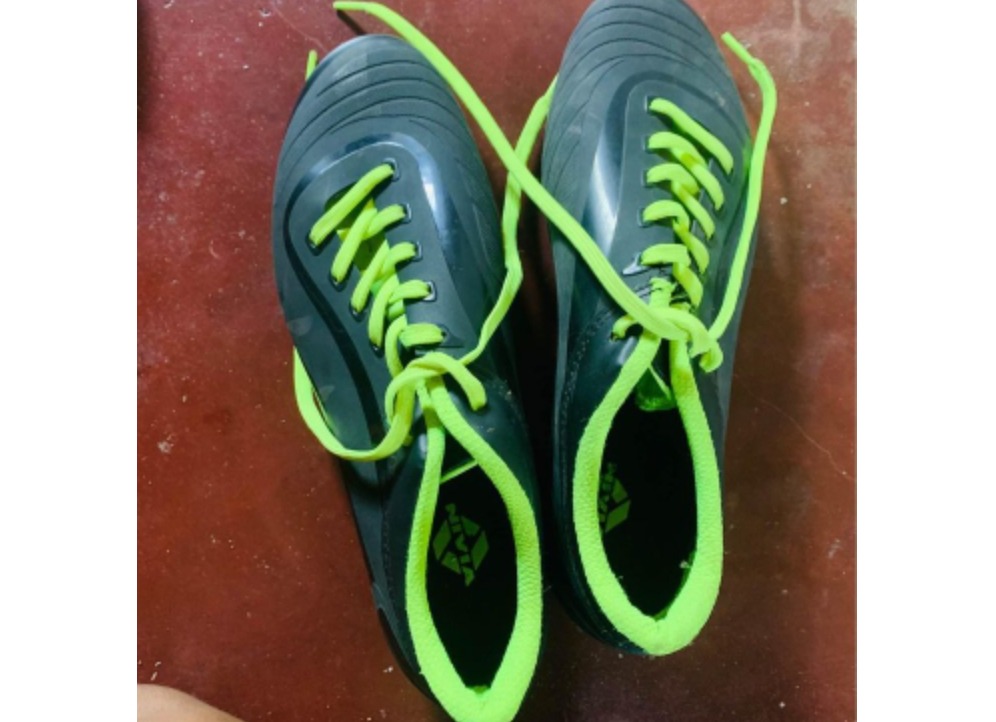 Football shoes (size 8)