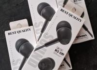 Stock limited !!! (Headphones 3 යි තියෙන්නේ) මේ 3 ම එක පාර ගන්නවා නම් 3ම 700ට/= දෙනවා.