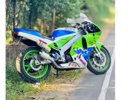 Kawasaki (Zxr250)