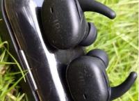 JBL bluetooth earbuds